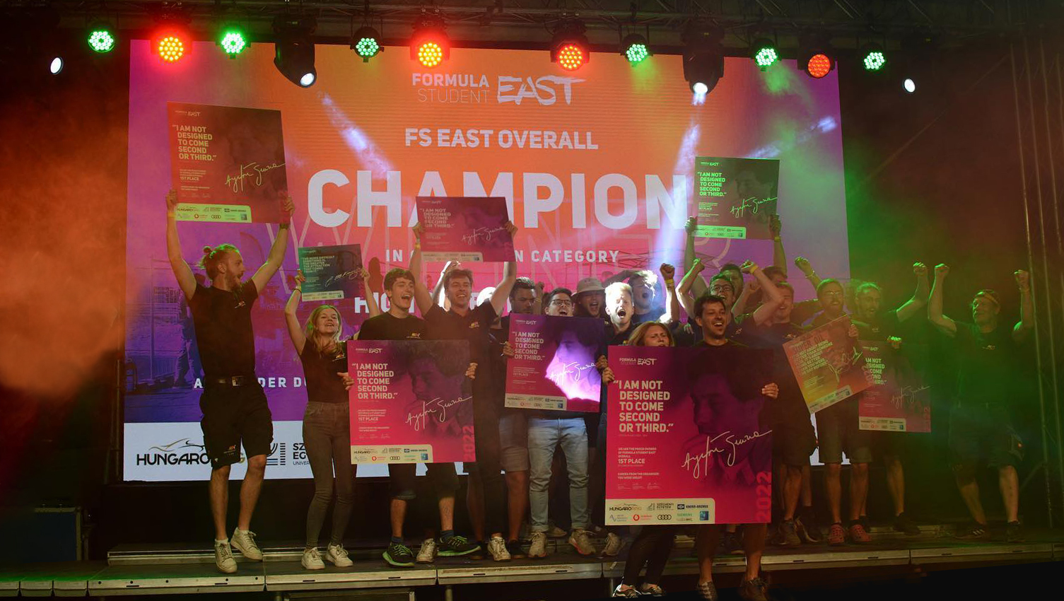 Siegerehrung für das Team High Speed Karlsruhe Team auf der Bühne