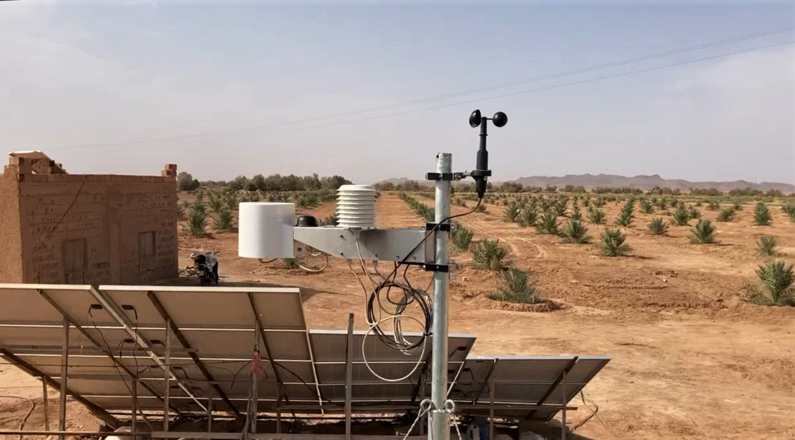 Solare Bewässerungsanlage für Dattelpalmen in der Region Errachidia, Marokko