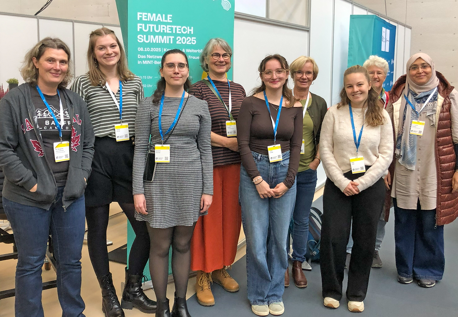 Frauenpower in Technik und Zukunftstechnologien Das Team der Hochschule Karlsruhe (v. l. n. r.): Dr. Margarita Aleksandrova, Hanna Hörner, Melanie Schmal, Dr. Cosima Klischat, Jolee Knittel, Heidi Kurpat, Maja Götz, Simone Brandt, Dr. Kawther Aboalam