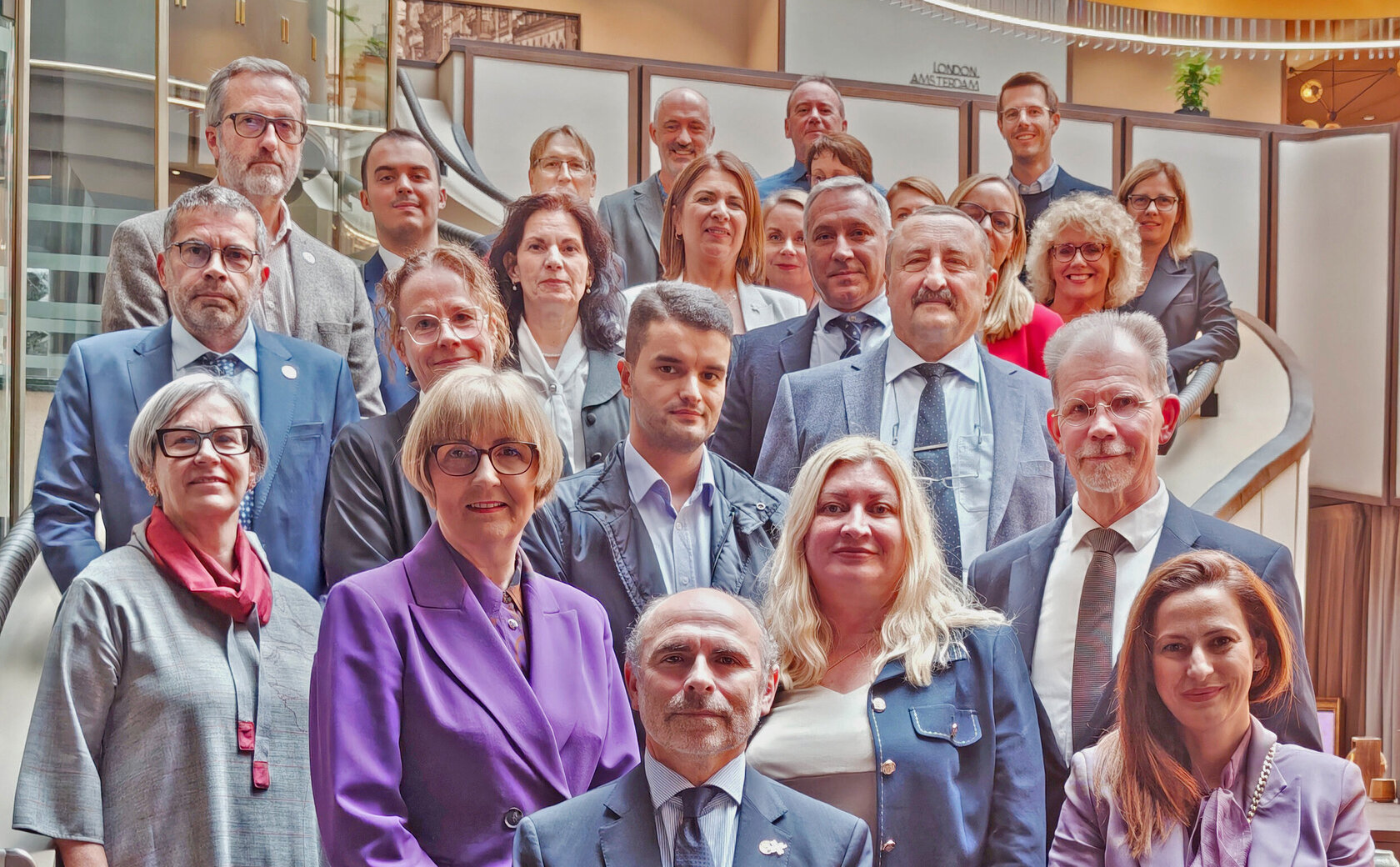 Zukunft der INGENIUM European University nimmt in Brüssel Gestalt an Weichenstellung für INGENIUM European University: Rektorin Prof. Dr. Rose Marie Beck (l.) beim INGENIUM Alliance Council in Brüssel