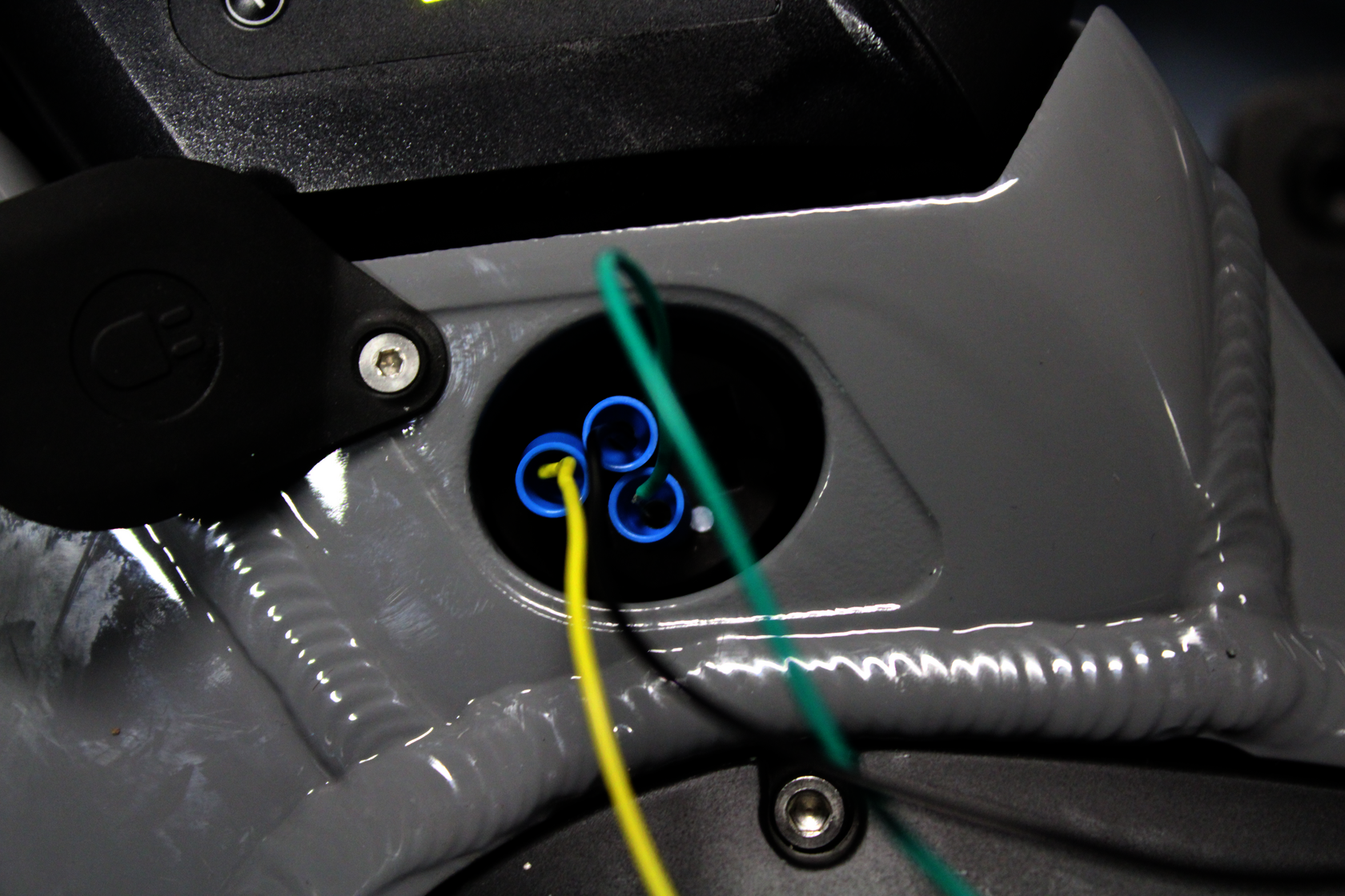 CAN access and tapping on the prototype wheel