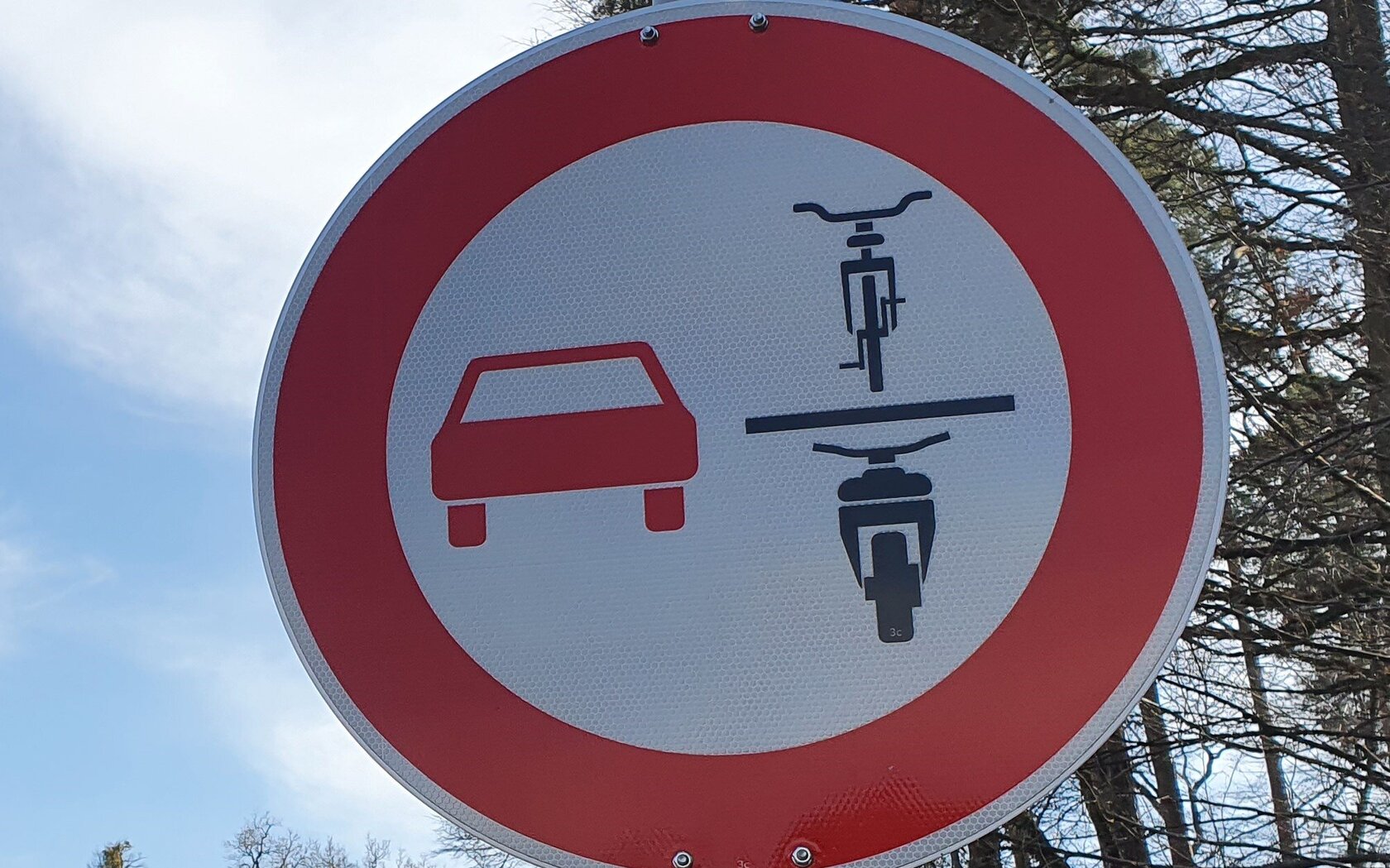 Neues Verkehrsschild
