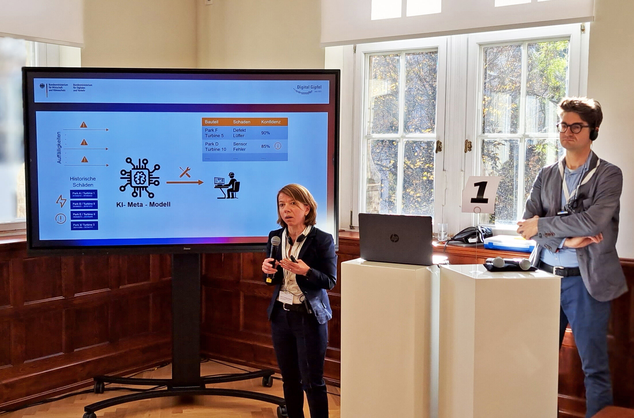 Digital-Gipfel der Bundesregierung Prof. Dr. Christine Preisach und Dr. Martin Kato bei der Präsentation des Projekts „AutoDiagCM“ während des Digital-Gipfels der Bundesregierung
