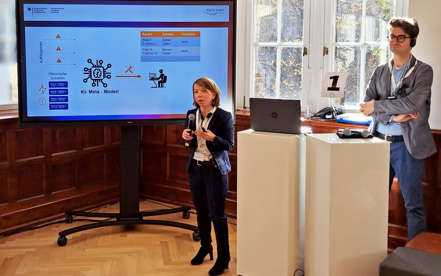 Digital-Gipfel der Bundesregierung Prof. Dr. Christine Preisach und Dr. Martin Kato bei der Präsentation des Projekts „AutoDiagCM“ während des Digital-Gipfels der Bundesregierung
