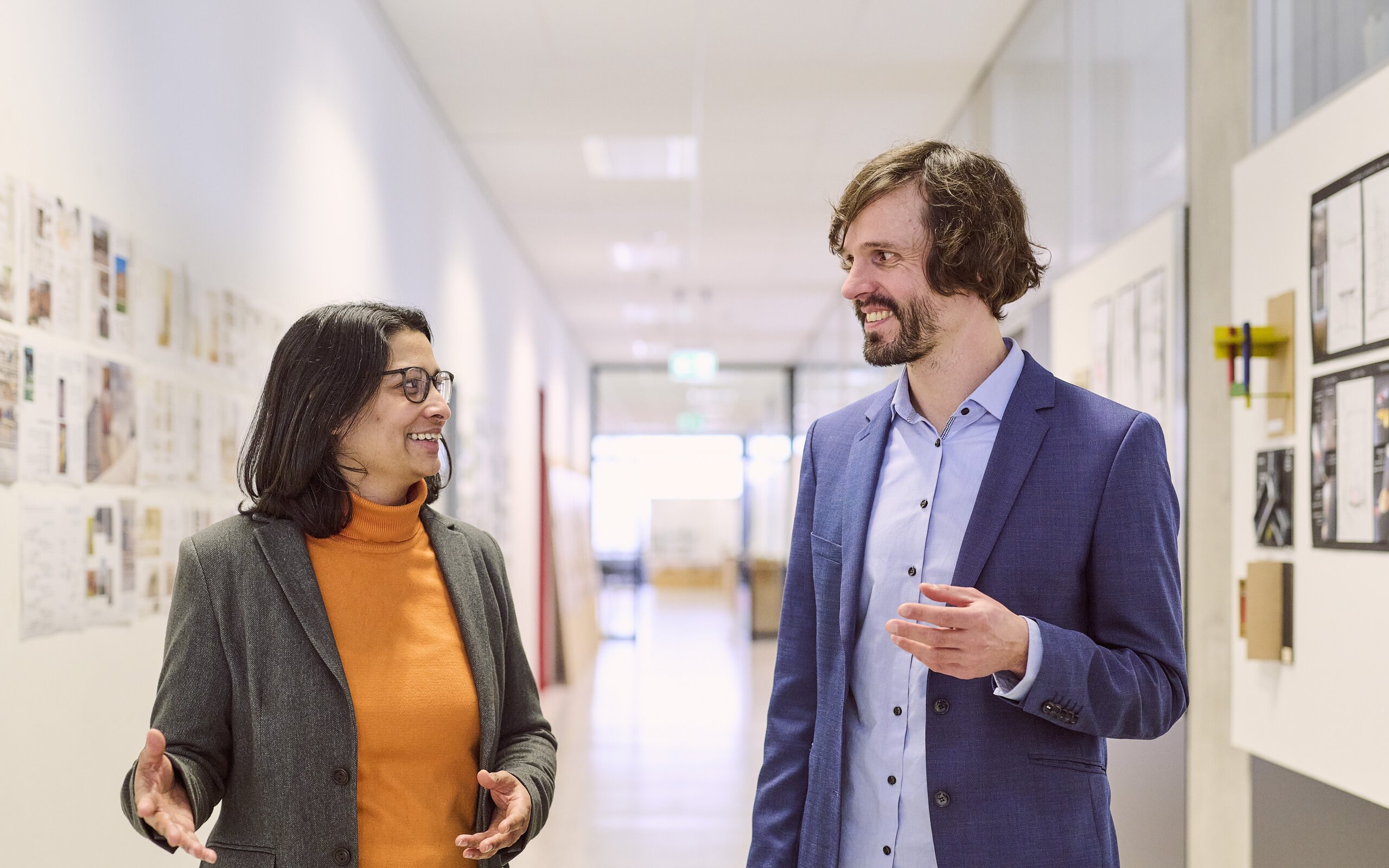 Die Professur an der HKA Austausch zwischen zwei Personen zum Karriereweg der HKA Professur