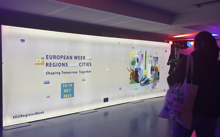 Prof. Dr. Franz Quint (2. v. l.), Prorektor der Hoch-schule Karlsruhe für Forschung, Partnerschaften und Transfer und Sprecher der Säule Wissenschaft, bei der Podiumsdiskussion