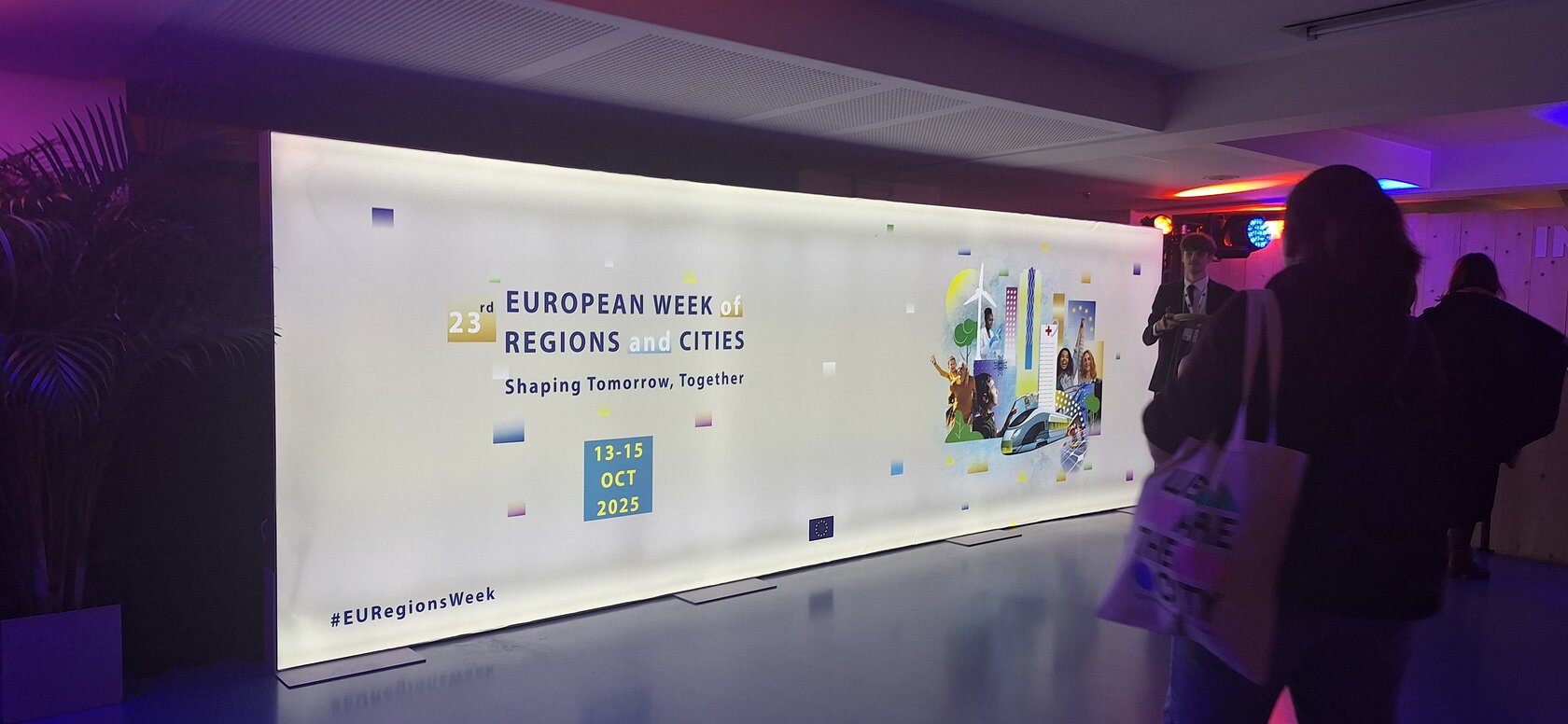 Der Oberrhein bei der Europäischen Woche der Regionen und Städte in Brüssel Prof. Dr. Franz Quint (2. v. l.), Prorektor der Hoch-schule Karlsruhe für Forschung, Partnerschaften und Transfer und Sprecher der Säule Wissenschaft, bei der Podiumsdiskussion