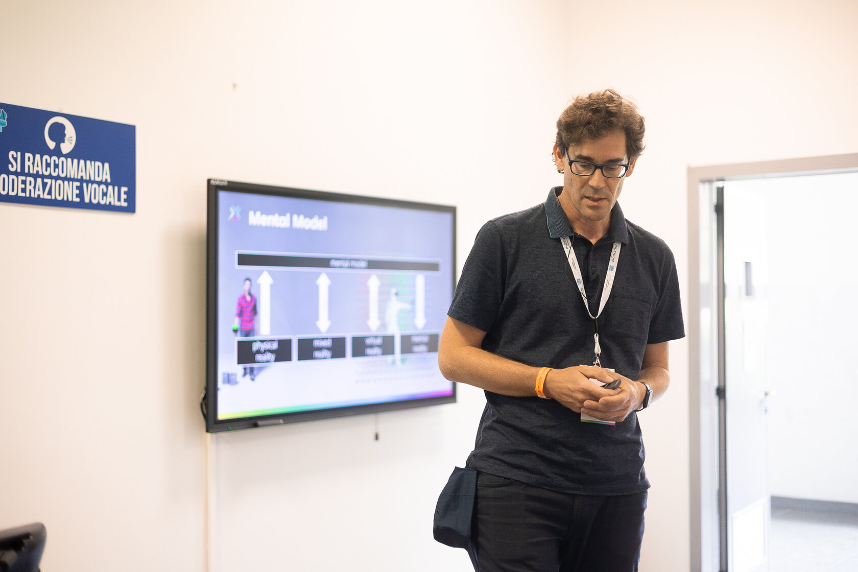 Prof. Wölfel presents the Virtual Reality Campus