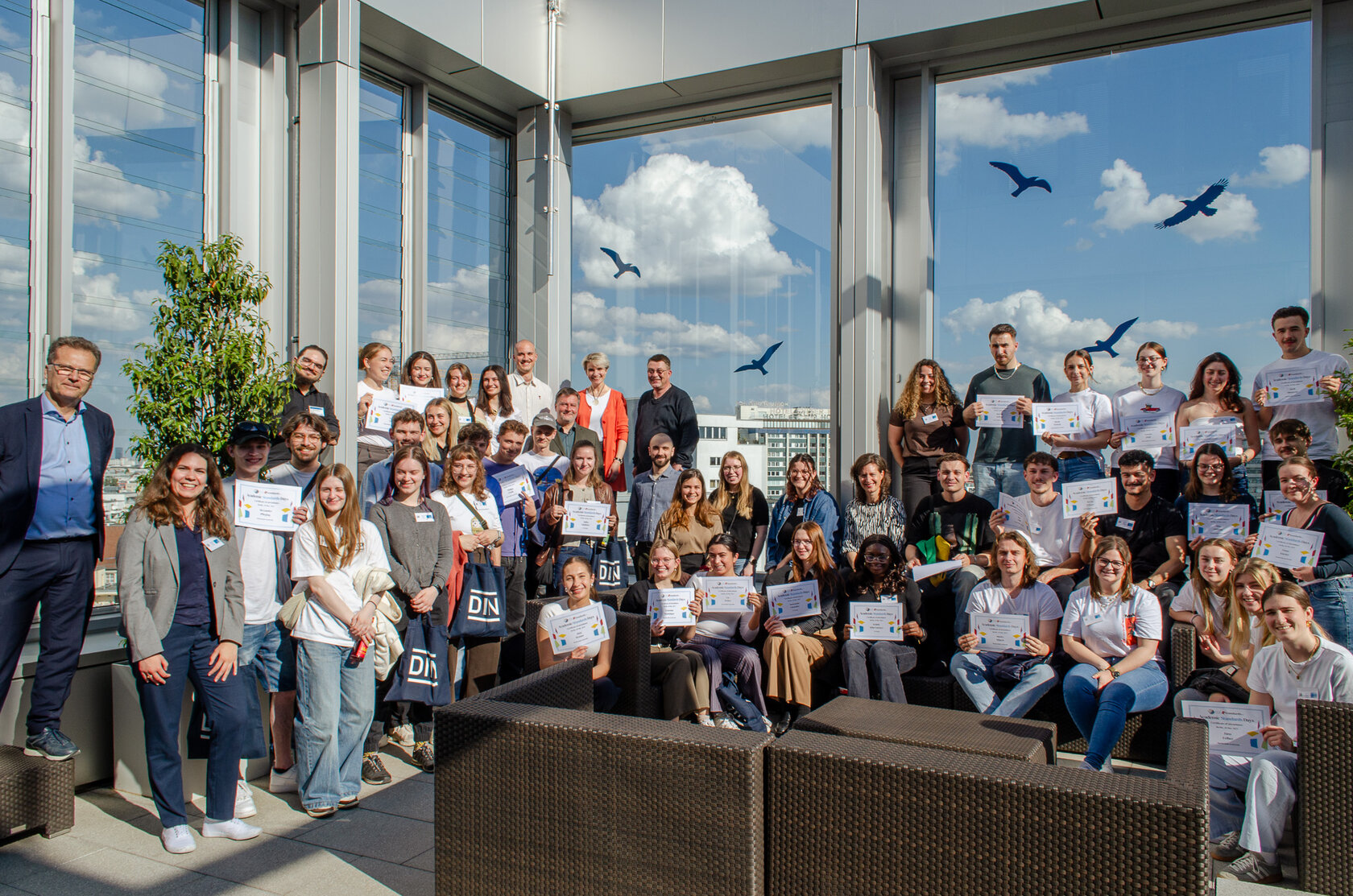 KMM-Studierende auf der Dachterrasse der DIN.