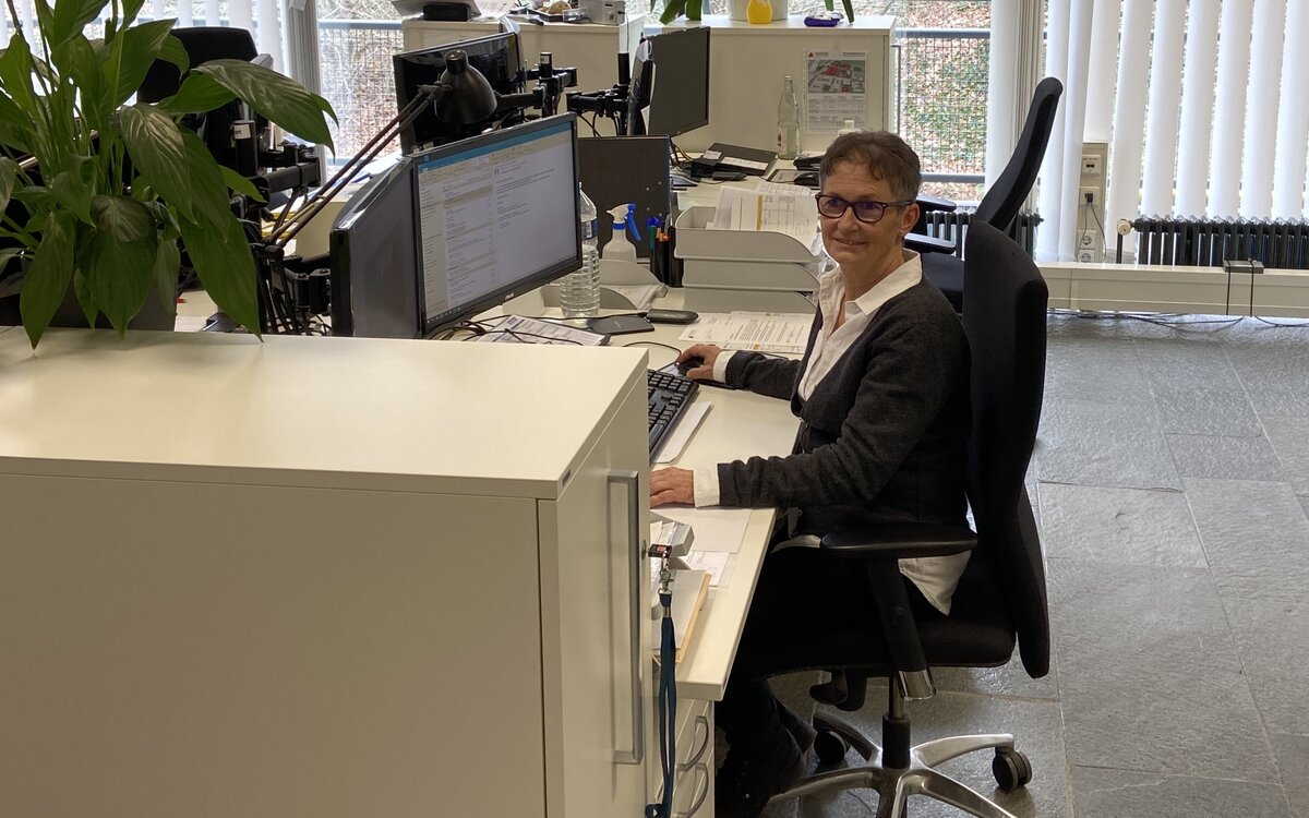 HKA employee at the central helpdesk