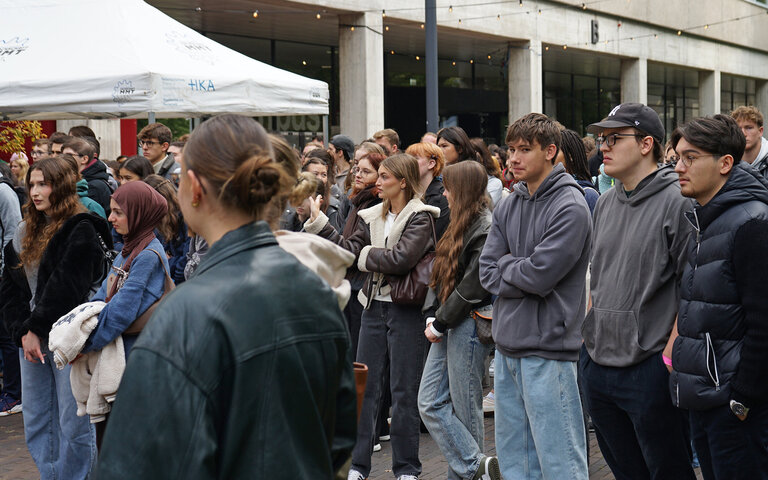 1.814 neu immatrikulierten Studierende wurden von Prof. Dr. Rainer Neumann, Prorektor für Studium, Lehre und Lebenslanges Lernen, an der Hochschule Karlsruhe persönlich begrüßt