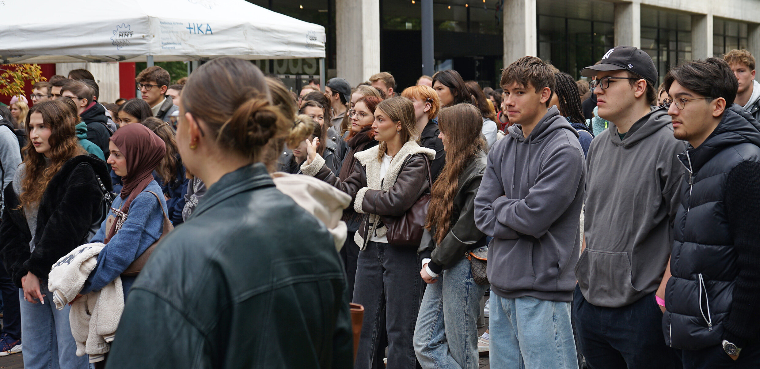 Gestiegene Bewerbungszahlen, Höchststand an Bewerbungen für Masterstudiengänge 1.814 neu immatrikulierten Studierende wurden von Prof. Dr. Rainer Neumann, Prorektor für Studium, Lehre und Lebenslanges Lernen, an der Hochschule Karlsruhe persönlich begrüßt