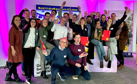 Die 14 Absolvent*innen der beruflichen Weiterbildung zu Mobilitäts.ManagerInnen.BW