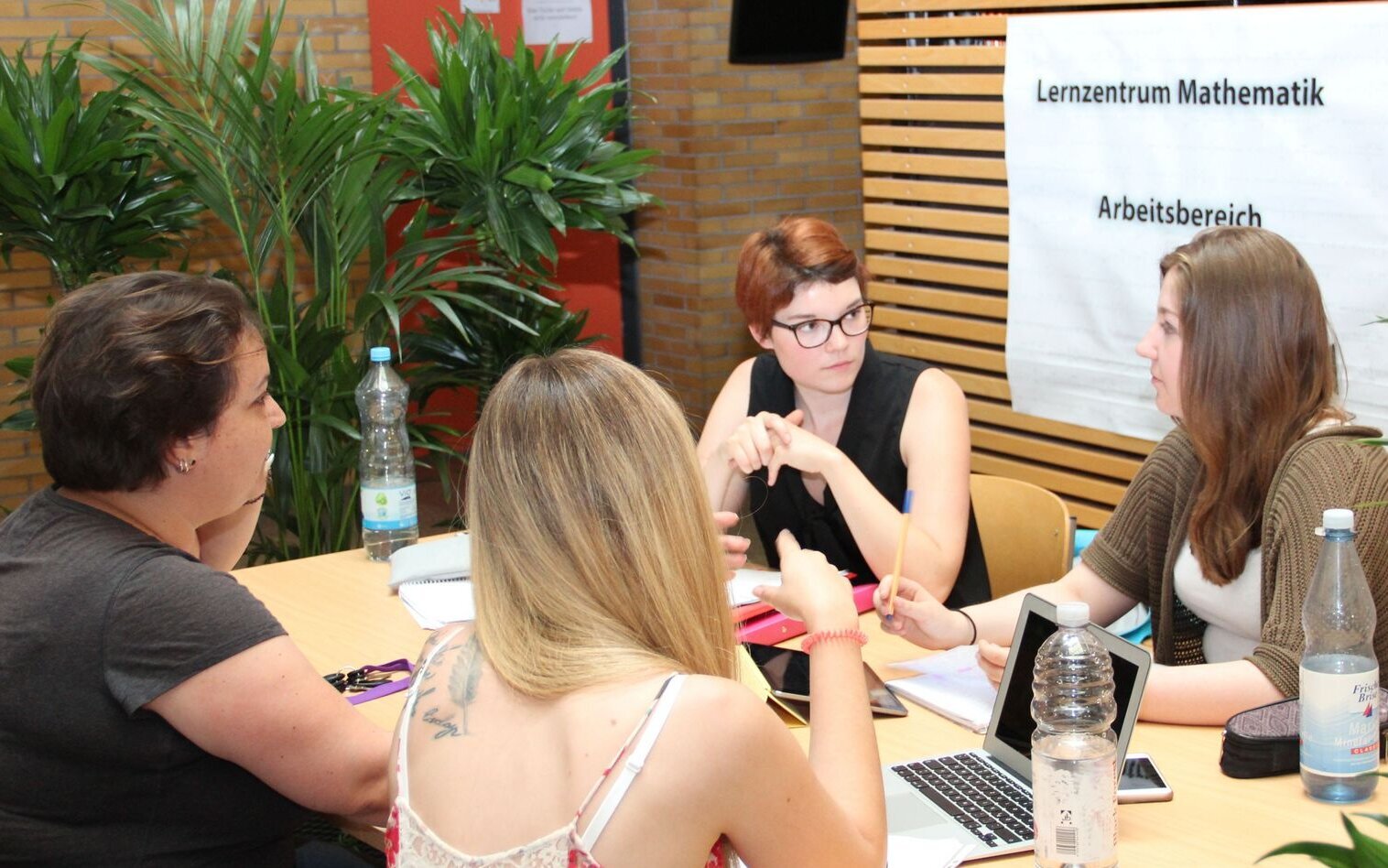 (Foto: Sarah Dehm) Arbeitsbereich im Erdgeschoss des K-Gebäudes