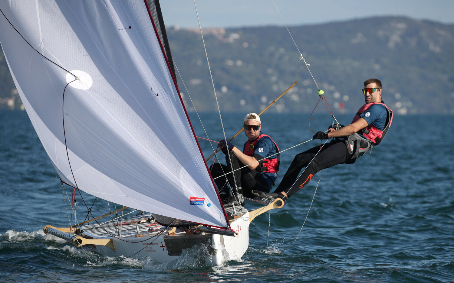 1001VELAcup in Italien Segelboot der Studierenden der HKA in Aktion