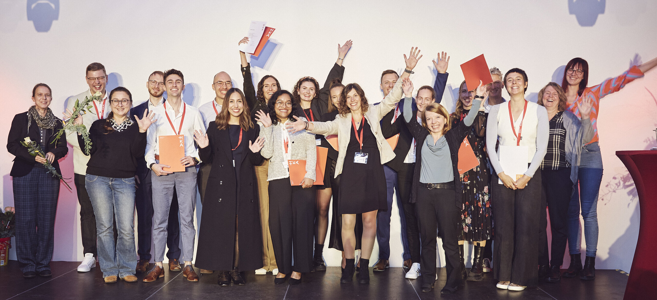 Absolvent*innen bei der Preisübergabe HKA